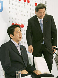 安倍首相と中川幹事長